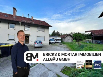 Doppelhaushälfte mit 4 Wohneinheiten - attraktive Kapitalanlage mit Entwicklungspotenzial!