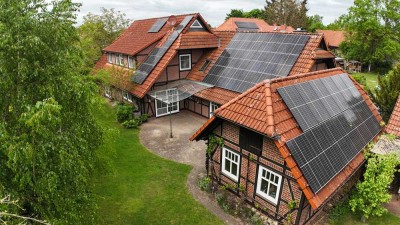 Traumhaft schönes Fachwerkhaus + großes Nebengebäude + Photovoltaikanlage + Garage + ruhige Lage