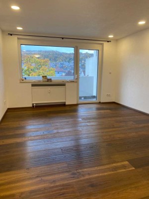 Exklusiv saniertes 1-Zimmer-Designapartment mit Balkon & Schwimmbad