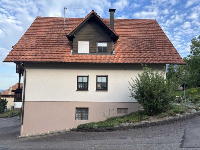 Schöne 4-Zimmer-Wohnung in ruhiger Lage mit tollem Blick in die Rheinebene