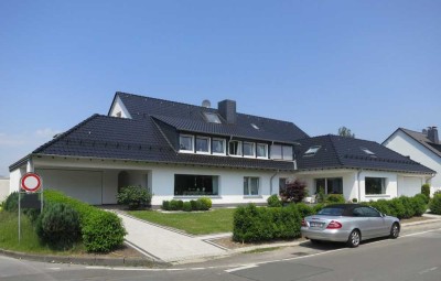 Schöne große ebenerdige 4 Zimmerwohnung Wohnung mit Terrasse