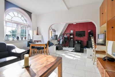 Stilvolle Maisonette mit sonniger Dachterrasse – Altbaucharme & moderner Komfort vereint