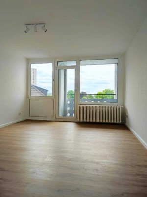 Top renoviertes Apartment mit separater Küche & Balkon in Düsseldorf-Rath