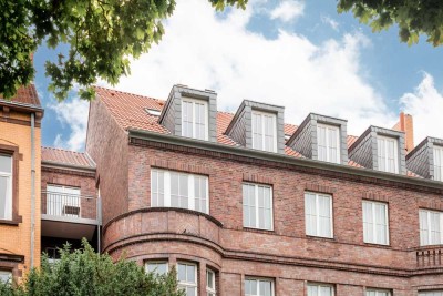 Blick in die Herrenhäuser Gärten: Hochwertige 2 bis 3-Zimmer-Wohnung mit Balkon, Aufzug und Gäste-WC