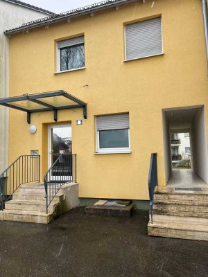 Charmante, komplett sanierte 3-Zimmer-Maisonette-Wohnung in ruhiger Lage.