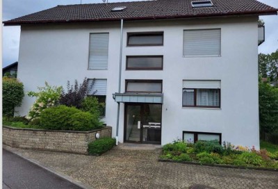 Baden-Baden: 95 m² Erdgeschosswohnung mit Garten, Terrasse, Garage & Stellplatz