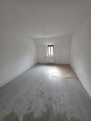 ERST BEZUG NACH SANIERUNG ! 1 Zimmerwohnung mit Balkon in LU-SÜD ab 01.01.2026 zu vermieten