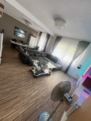 Schöne 2-Raum-Erdgeschosswohnung mit EBK, Garten und Terrasse