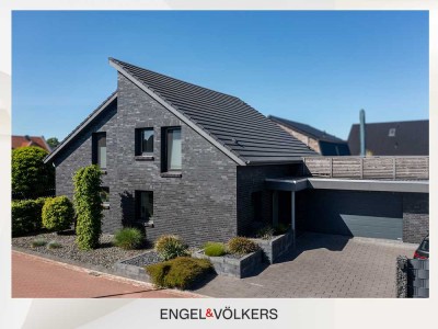 Modernes Einfamilienhaus (KfW 55) mit Pool, Dachterrasse & Doppelgarage
