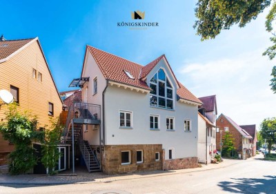 Vermietete 2-Zimmer-Dachgeschosswohnung mit Weitblick und Sichtgebälk – Kapitalanlage in Güglingen