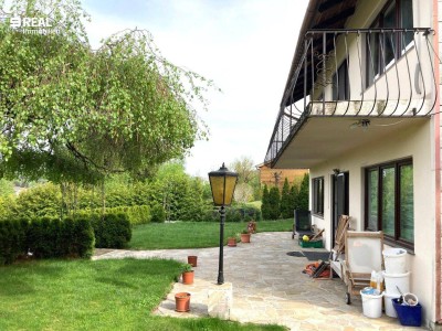 SONNIGES GROSSZÜGIGES EINFAMILIENHAUS MIT TOLLEM FERNBLICK, POOL UND GEPFLEGTEM GARTEN