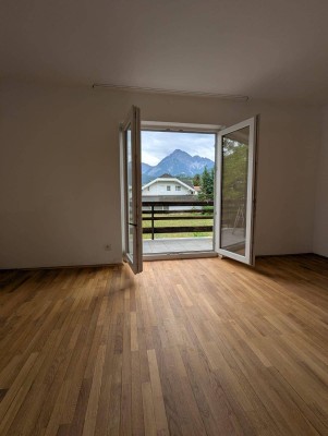 Großzügige, helle 3 Zimmer Wohnung mit Garten und Balkon