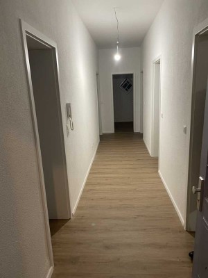 3-Zimmer-EG-Wohnung mit geh. Innenausstattung mit Balkon und EBK in Singen (Hohentwiel)