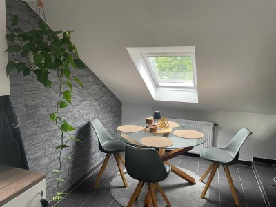 Modernisierte Dachgeschoss-Wohnung mit Einbauküche in ruhiger Lage in Riedstadt zu vermieten