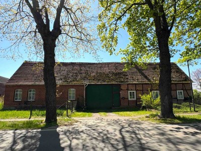 Sanierungsbedürftiger 4-Seiten-Hof in der Altmark