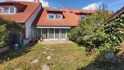 Schönes 5-Zimmer-Reihenmittelhaus mit Fußbodenheizung, EBK und Feldrandlage in Niddatal-Assenheim