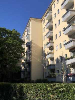 Güntzelkiez; helle und ruhige 2-Zimmer Wohnung im 6. OG