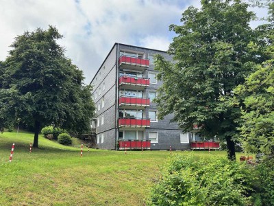 Erhalten Sie mietfreie Zeit zum renovieren dieser 3-ZW mit Balkon