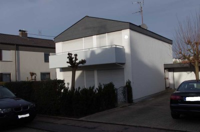 Preiswertes freistehendes 5-Zimmer-Einfamilienhaus mit EBK in Flein