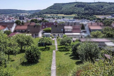 WOHNEN MIT FERNBLICK - DOPPELHAUSHÄLFTE MIT WEITLÄUFIGEM GRUNDSTÜCK UND FANTASTISCHEM AUSBLICK