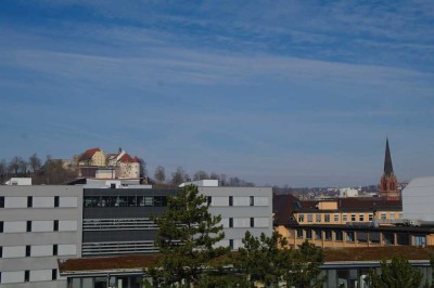 Helle Wohnung mit Schlossblick, Balkon & separater Küche inkl.  EBK