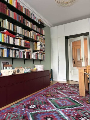 Wunderschöne Altbauwohnung mit maßgefertigten Einbaumöbeln und Balkon in der Leipziger Südvorstadt