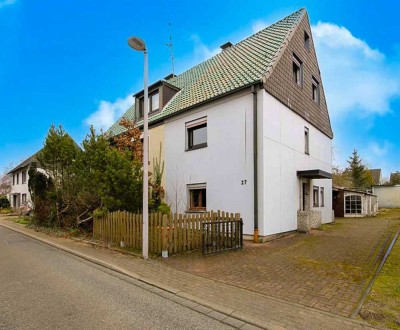 Leerstehendes Einfamilienhaus, ca. 100 m², mit Doppelgarage und Garten in Mülheim-Saarn