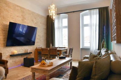 Stilvoll kernsanierte Altbauwohnung mit Charme – 3 Zimmer, Balkon, Kamin, HWR