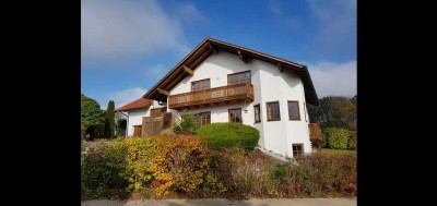 Grosses schönes Haus mit EBK, Keller , 1.OG Balkone mit Terrasse, Garten, Garage, Stellplätze in EGG