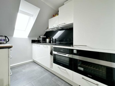 Hochwertig sanierte 2-Zimmer-Wohnung - moderne Einbauküche inklusive