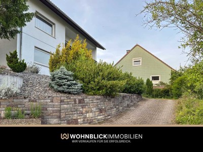 *Freistehendes Einfamilienhaus mit Einliegerwohnung und Panoramablick in Neudenau*