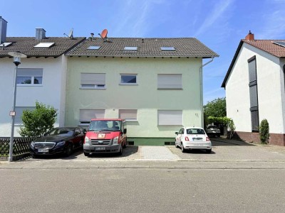 gepflegte DG Wohnung mit Garten und Stellplatz