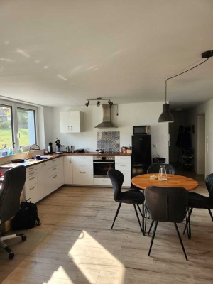 Helle Souterrain Wohnung mit moderner Ausstattung