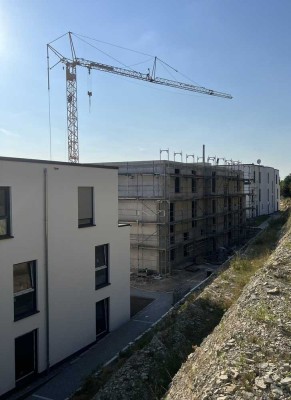 Neubau von 11-barrierefreien Wohnungen, 2 und 3 Zimmer, Balkone mit Top-Aussicht, Aufzug, Carport