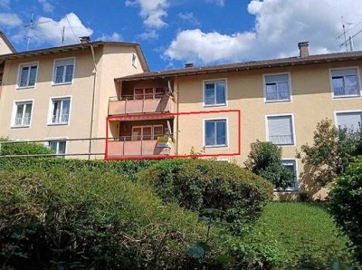 Renovierte, gepflegte,
2-Zi.- Wohnung mit Garage!