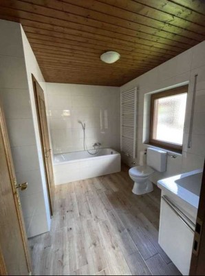 Helle 2,5-Zimmer Wohnung mit Balkon in Grassau