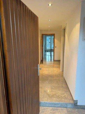 Zentral gelegene Wohnung samt Tiefgarage, Wintergarten und Balkon