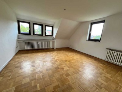 Wunderschöne, renovierte 2 Zimmerdachgeschosswohnung zum Wohlfühlen in grüner Umgebung!