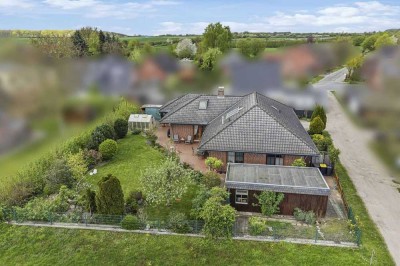 Wohnjuwel in Bäk: Gepflegter Bungalow mit ausgebautem DG in ländlich-idyllischer Lage