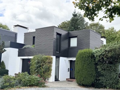 Idyllisches Wohnen am Schlosspark Cromford:
Zeitloses Architektenhaus mit Gartenidyll in bester Lage