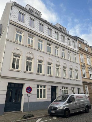 Exklusive, modernisierte 3-Raum-Maisonette-Wohnung mit geh. Innenausstattung mit Balkon und EBK