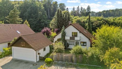 Ruhiges Wohnen am Ortsrand von Waldburg - EFH/ZFH mit Gartenidylle