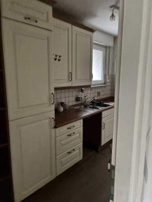 Renovierungsbedürftige 3-Zimmer Wohnung im EG mit Balkon in Leverkusen-Rheindorf