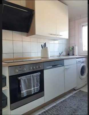 Stilvolle, modernisierte 4-Zimmer-Wohnung mit EBK in Neu-Isenburg