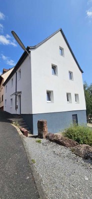 Günstiges, gepflegtes 7-Zimmer-Reihenendhaus mit EBK in Kirchzell (Odw.)