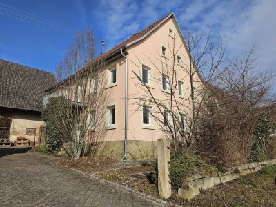 Idylle Pur!
Nostalgie trifft Moderne.
Tolles Einfamilienhaus mit großem Grundstück & Scheune!