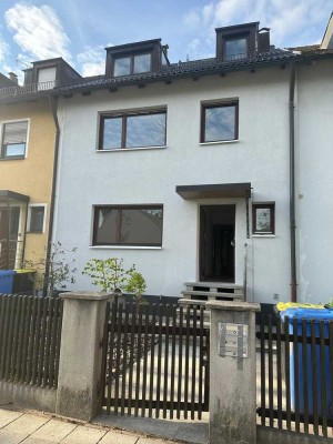 Stilvolle 2,5-Zimmer-Terrassenwohnung mit eigenem Garten in Nürnberg
