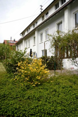 ** GARTENGLÜCK ** Renovierte 2-Zimmerwohnung mit Terrasse