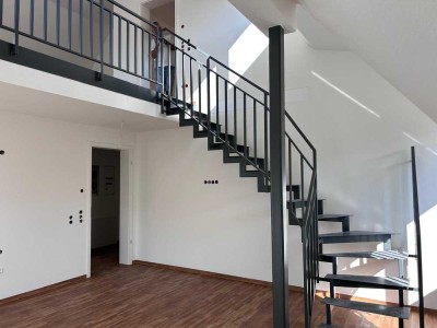 Erstbezug mit Balkon: Geschmackvolle 4-Zimmer-Maisonette-Wohnung mit Balkon (KfW 55 Haus)