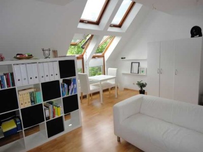 Zentrale Lage und S-Bahn/ Busbahnhof/Daimler vor der Tür - 1 Zimmer Apartment mitten in Sindelfingen